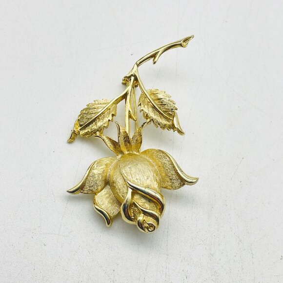 Vintage Gold Tone Textured Rose Brooch Flower Bud - Picture 3 of 6